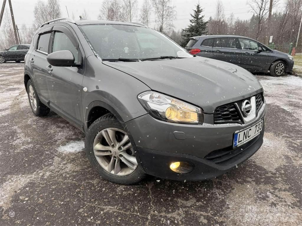 Nissan  Otomobiller