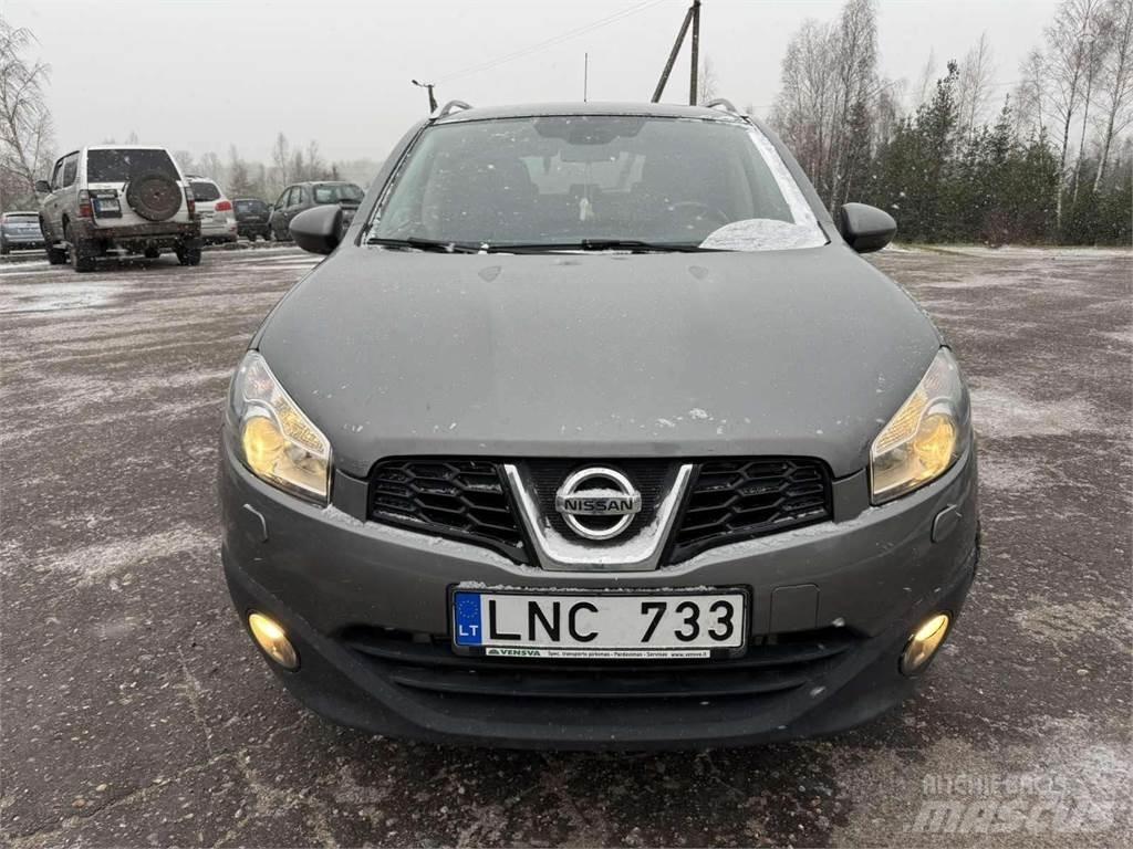 Nissan  Otomobiller