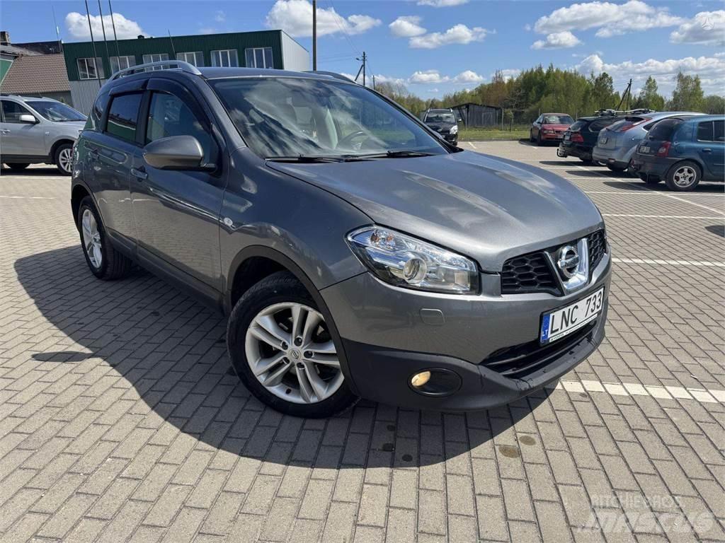 Nissan  Otomobiller