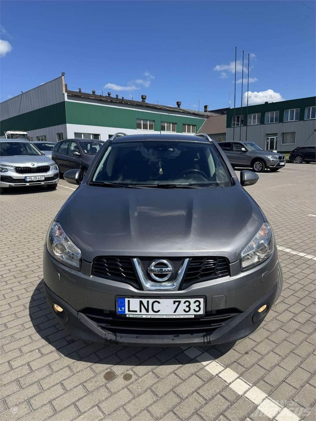 Nissan  Otomobiller