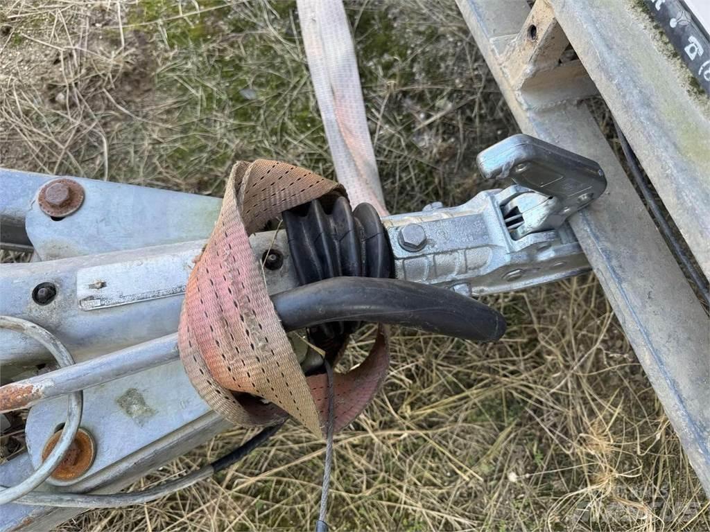 Tauras 2502-01 Hafif çekiciler