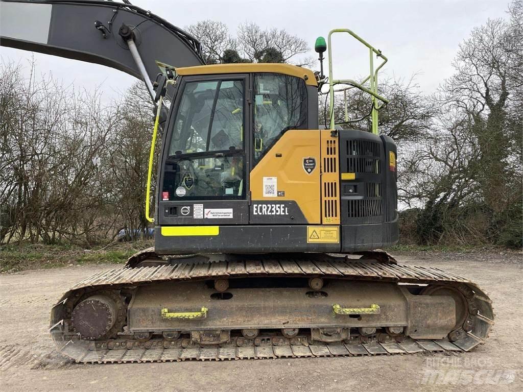 Volvo ECR235EL Paletli ekskavatörler
