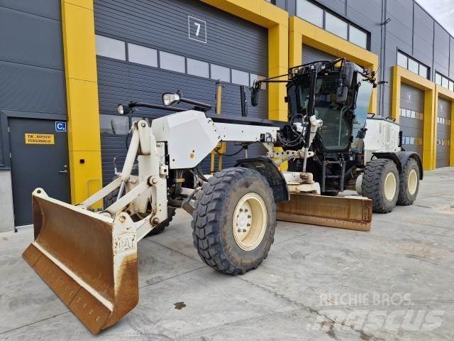 CAT 120AWD Greyderler