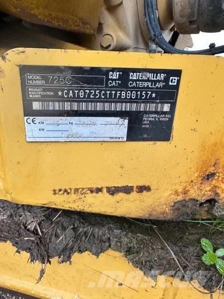 CAT 725C Belden kirma kaya kamyonu