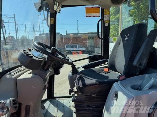 CAT 908M Tekerlekli yükleyiciler
