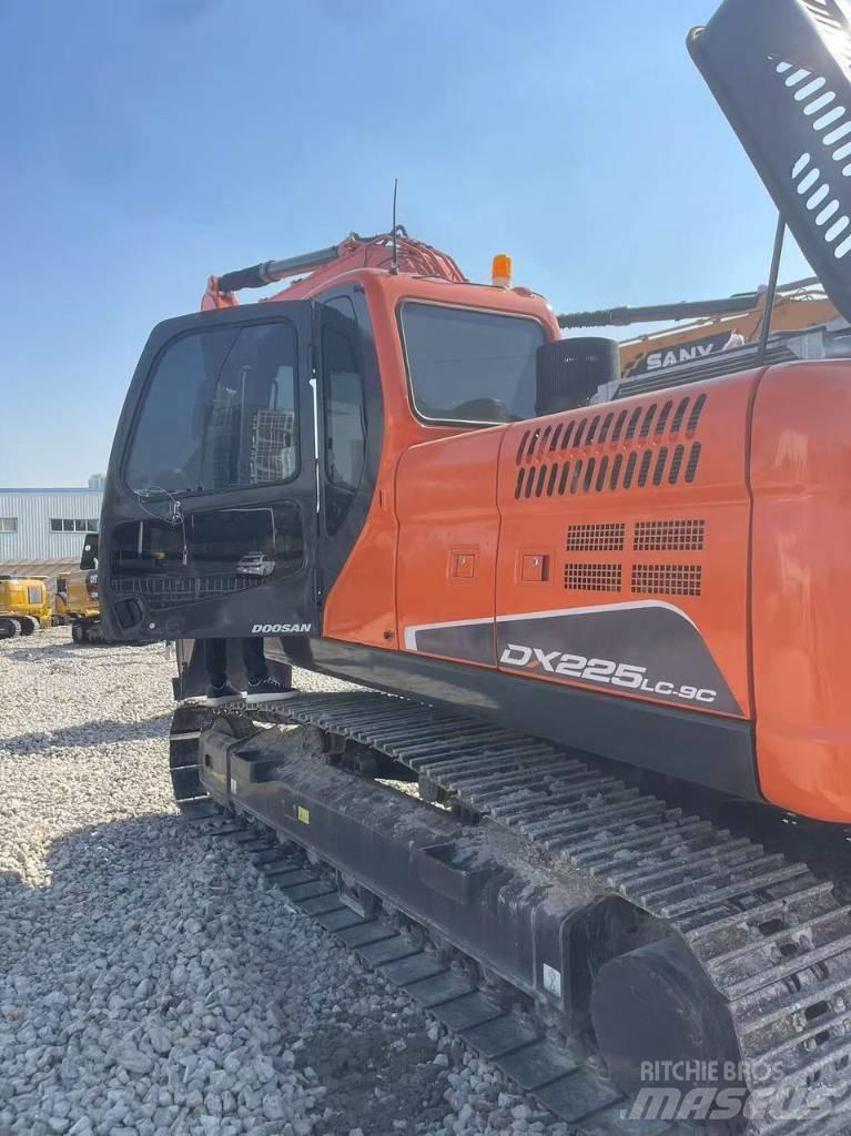 Doosan DX 225LC-9C Paletli ekskavatörler