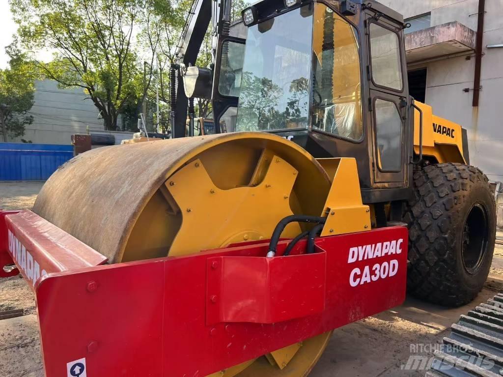 Dynapac CA 30 D Tek tamburlu silindirler