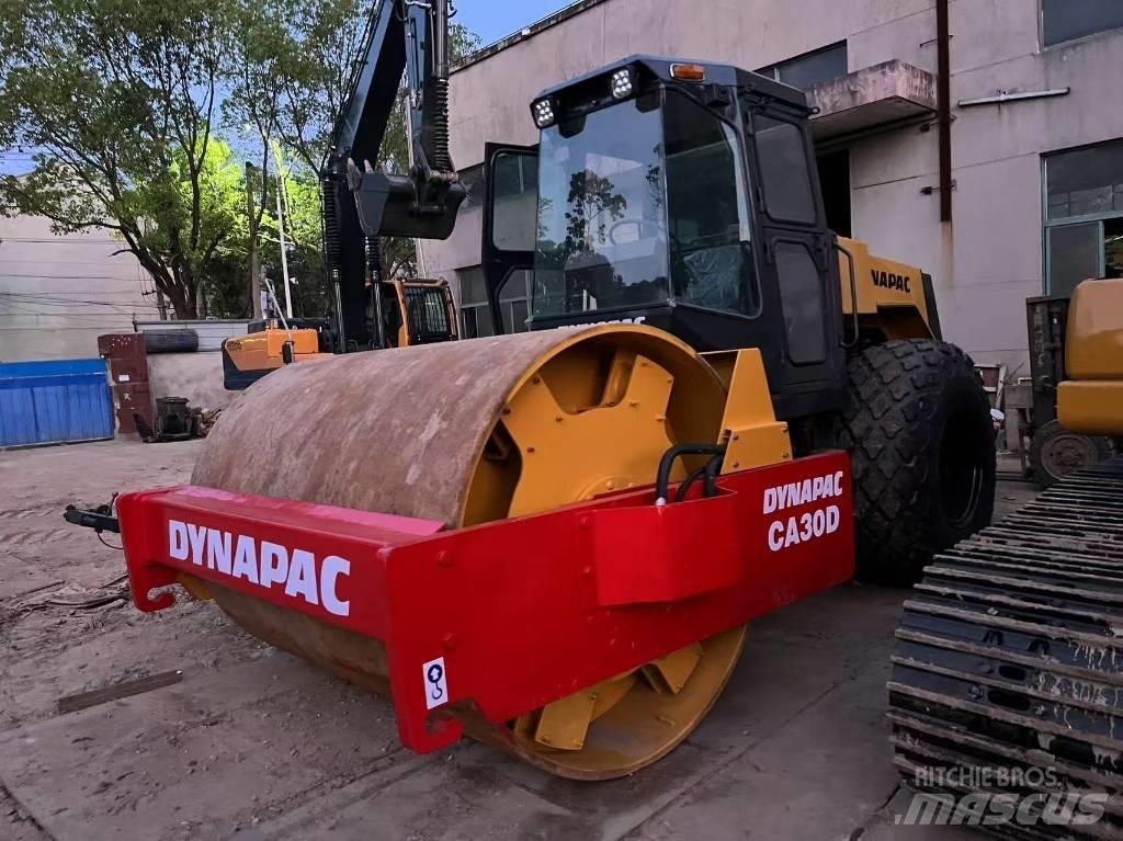 Dynapac CA 30 D Tek tamburlu silindirler