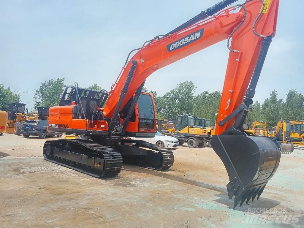 Doosan DX 225 Paletli ekskavatörler
