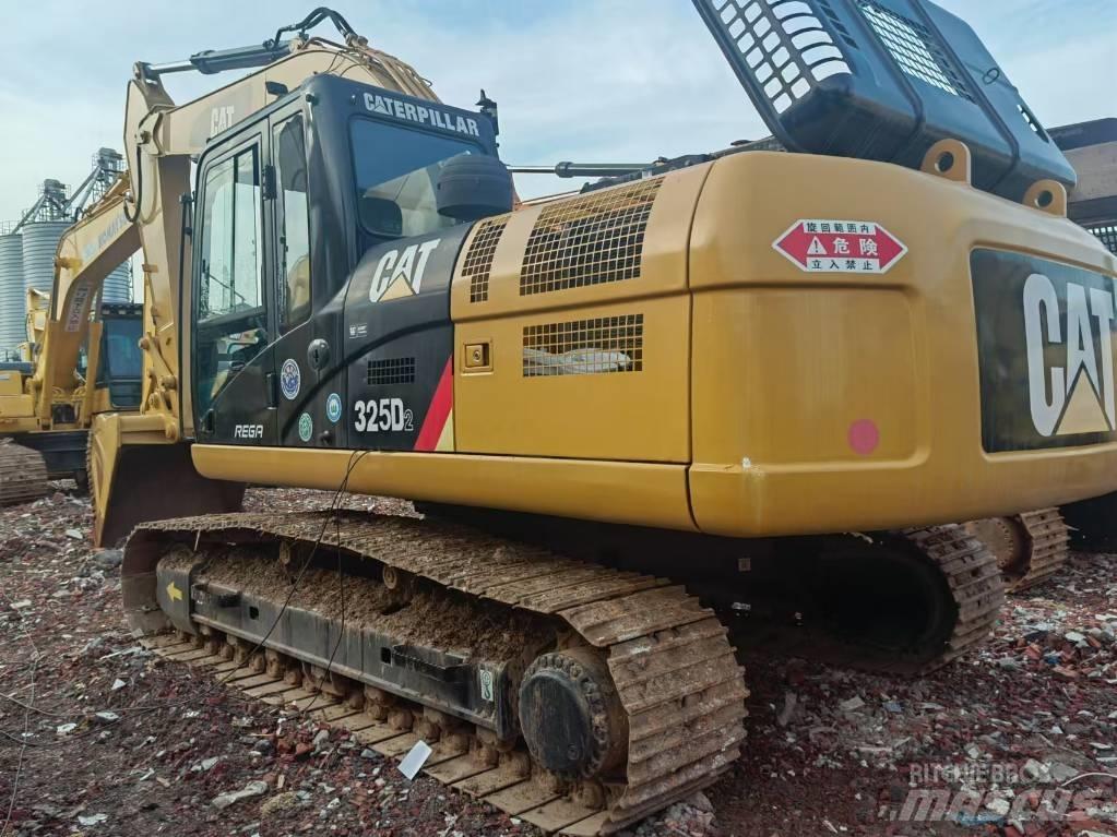 CAT 325 D2 Paletli ekskavatörler