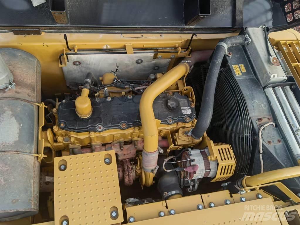 CAT 325 D2 Paletli ekskavatörler