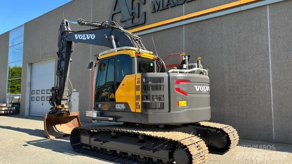 Volvo ECR 235 E Paletli ekskavatörler
