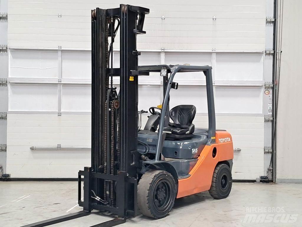 Toyota 02-8FDF30 Dizel forkliftler