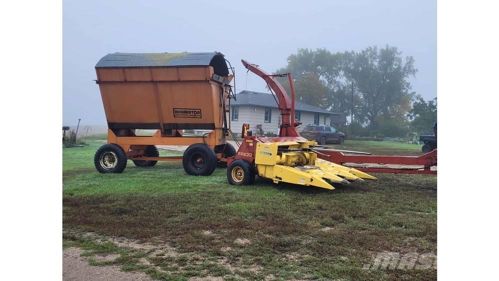 New Holland FP230 Silaj makinasi