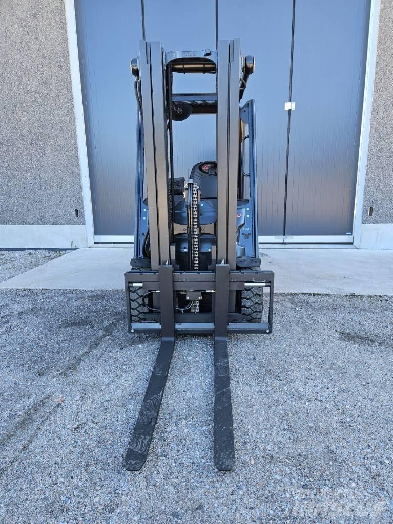 Linde E30-01 Elektrikli forkliftler