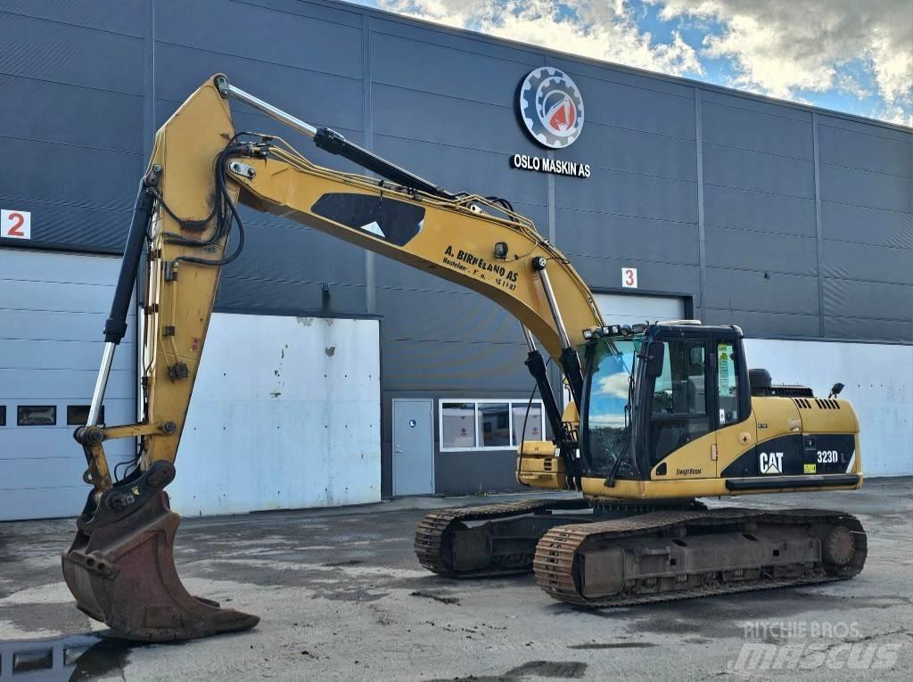 CAT 323 D L Paletli ekskavatörler
