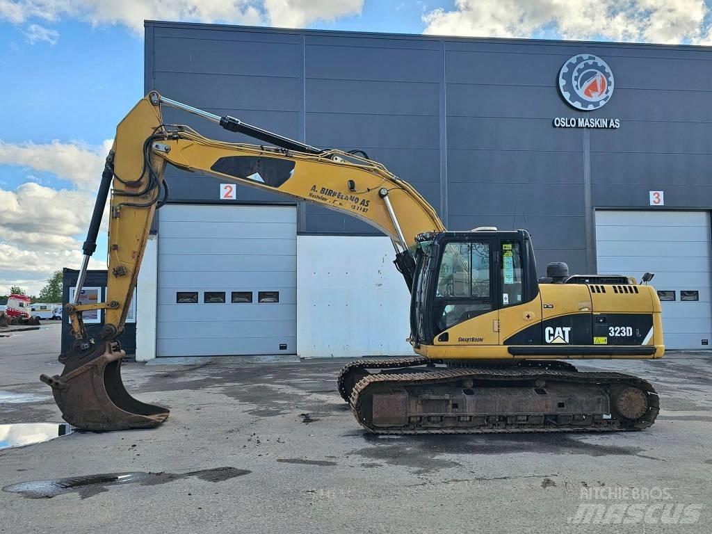 CAT 323 D L Paletli ekskavatörler