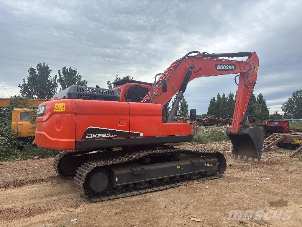 Doosan DX 225 LCA Paletli ekskavatörler