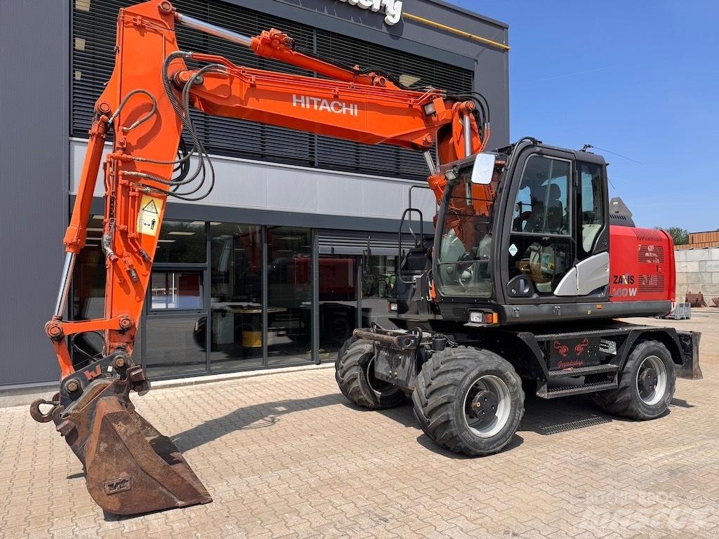 Hitachi 140W Lastik tekerli ekskavatörler