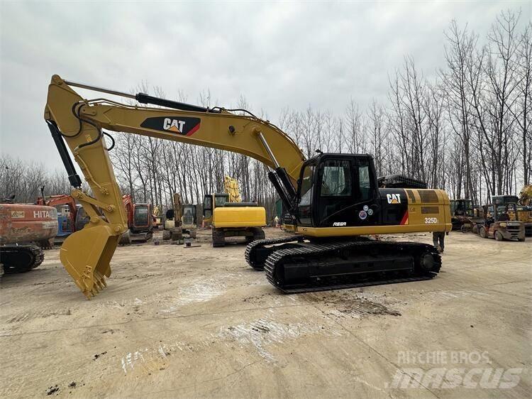 CAT 325D2 Paletli ekskavatörler