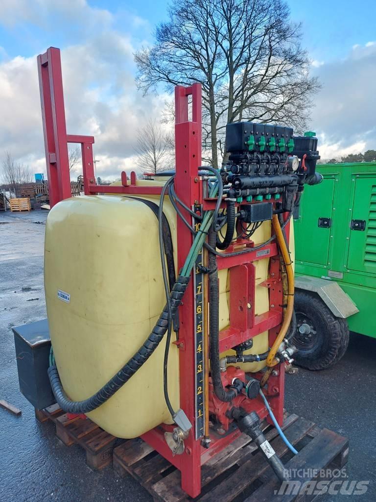 Hardi 1000 liter Monte edilebilir pülverizatörler
