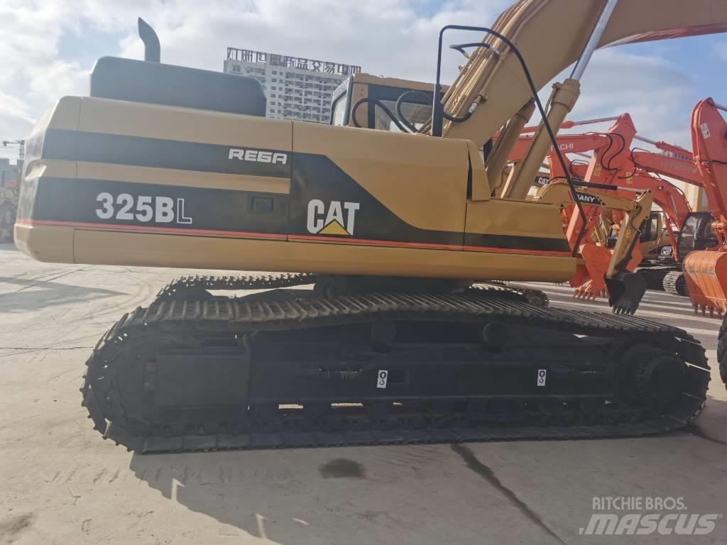 CAT 325 B L Paletli ekskavatörler