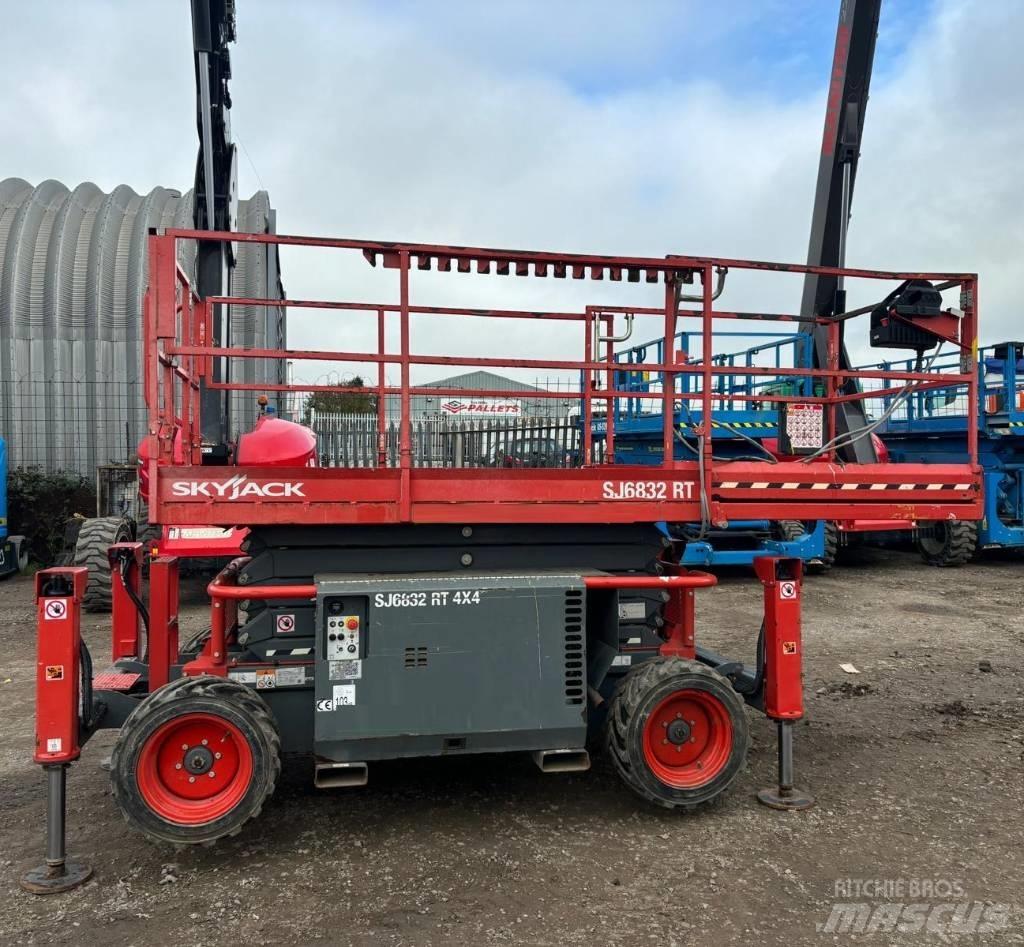 SkyJack SJ 6832 RT Makasli platformlar