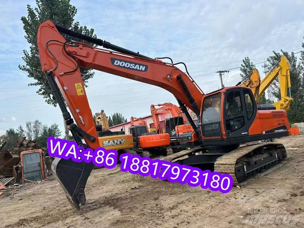 Doosan DX 225 LC Paletli ekskavatörler