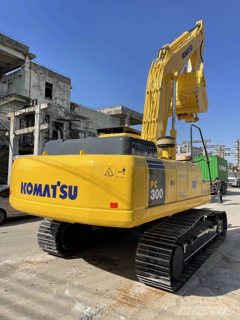 Komatsu PC300-7 Paletli ekskavatörler