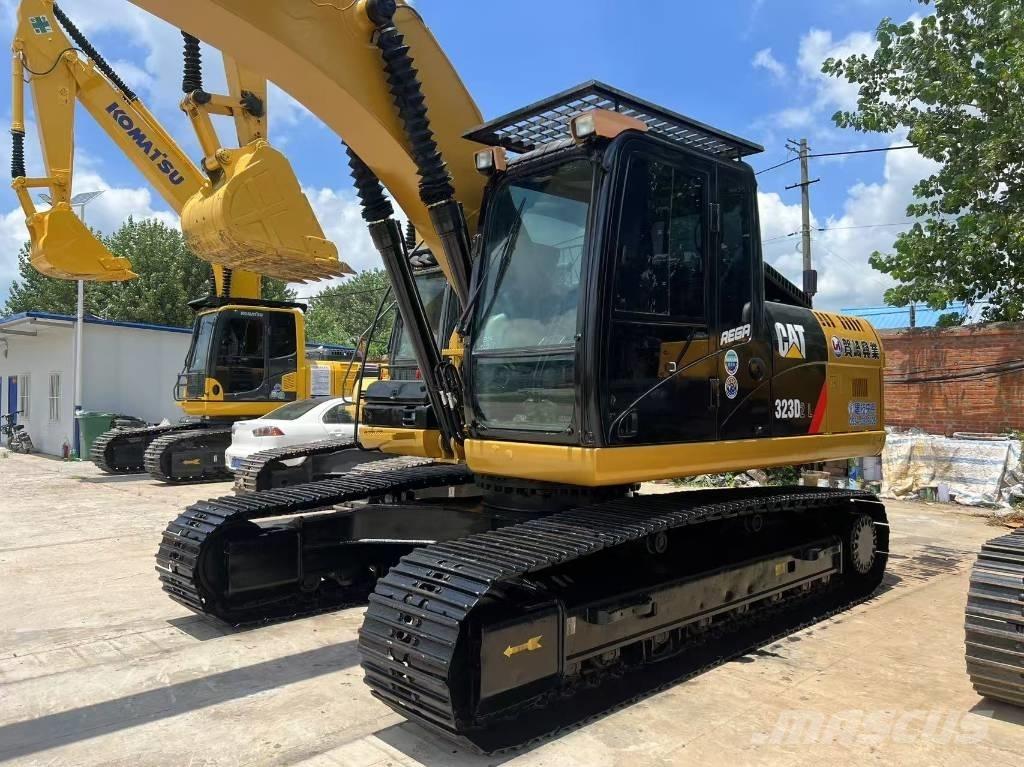 CAT 323 D L Paletli ekskavatörler