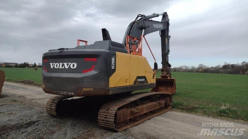 Volvo EC250EL Paletli ekskavatörler