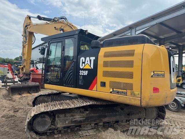 CAT 326 F L Paletli ekskavatörler