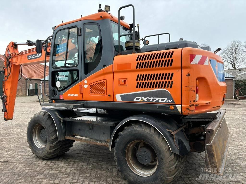 Doosan DX 170 W-5 Lastik tekerli ekskavatörler