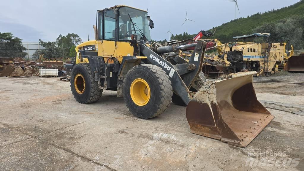 Komatsu WA 250 Tekerlekli yükleyiciler