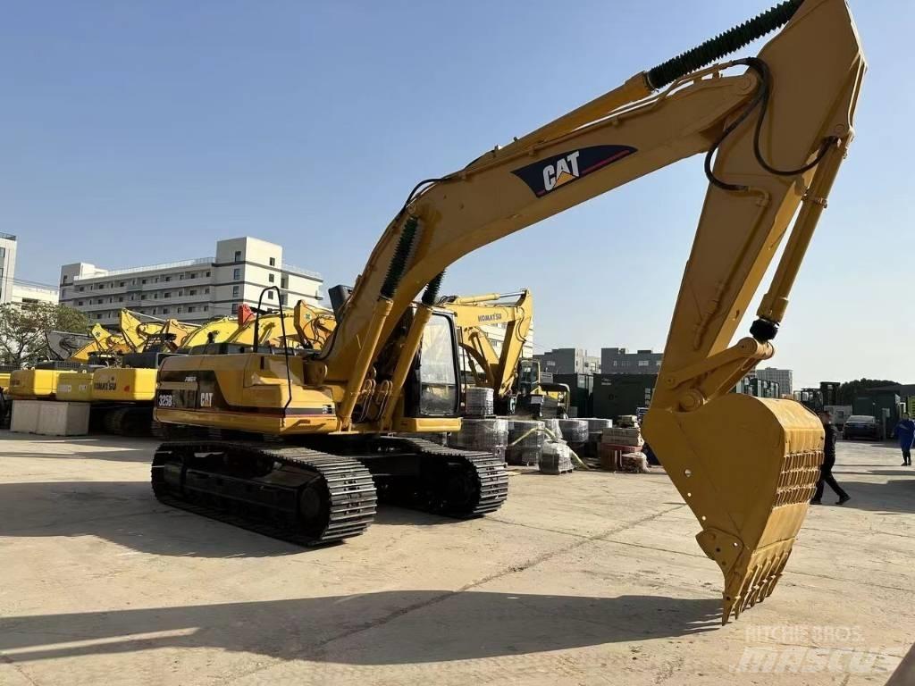 CAT 325 B Paletli ekskavatörler