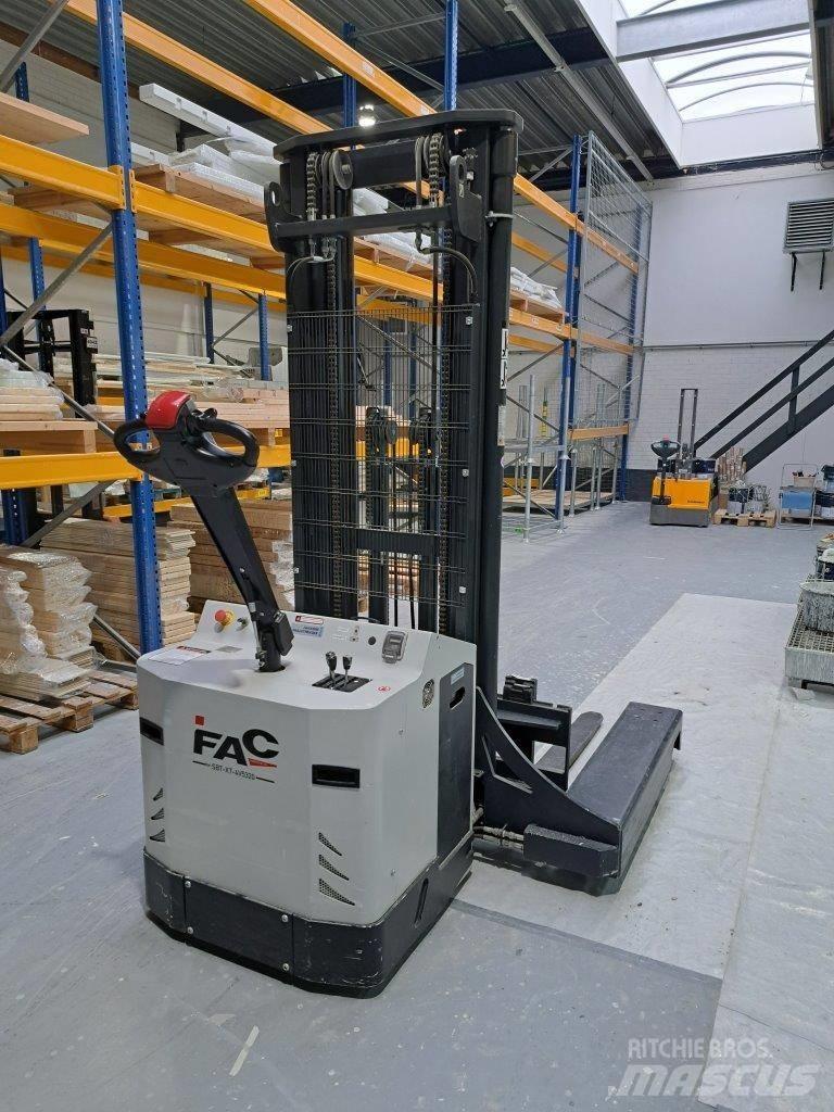 Combilift CSI Yaya kumandali istif makinasi