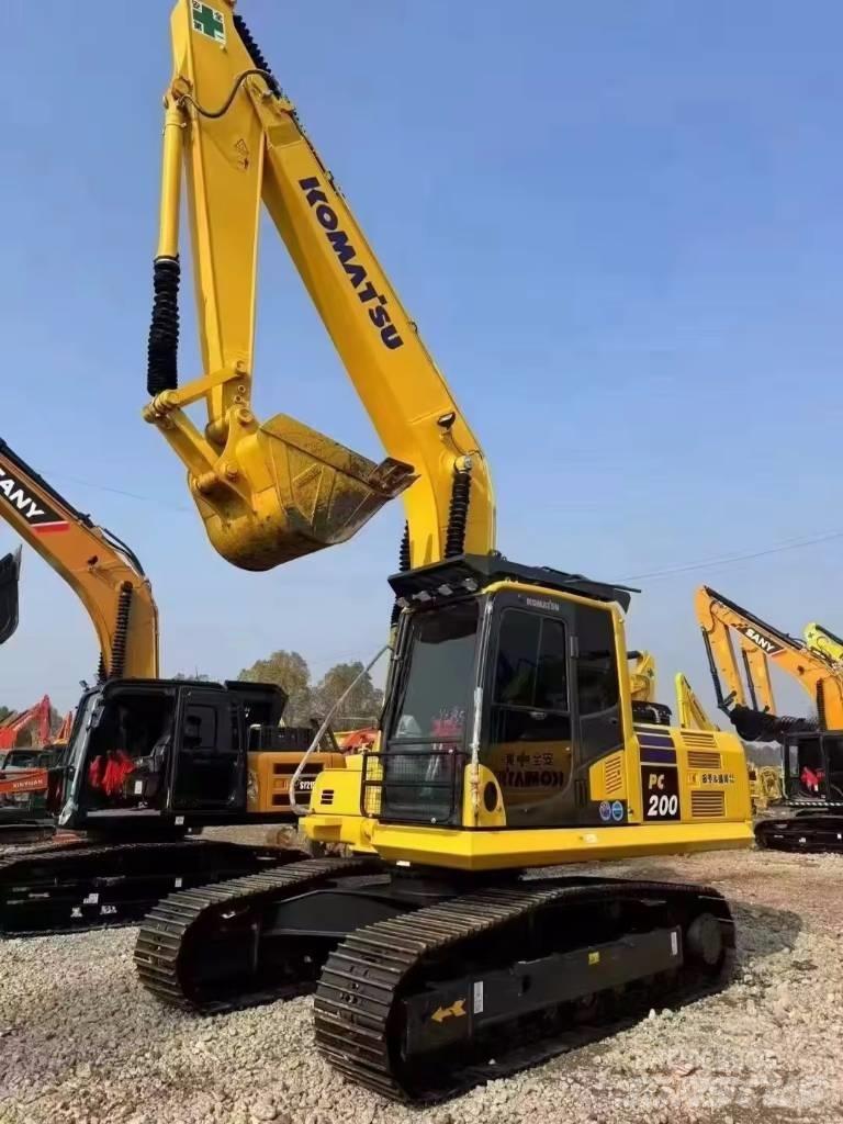Komatsu PC 200 Paletli ekskavatörler