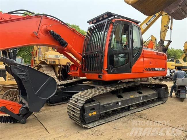 Doosan DX 225 LCA Paletli ekskavatörler