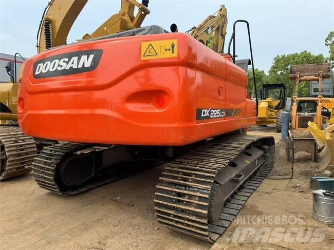 Doosan DX 225 LCA Paletli ekskavatörler