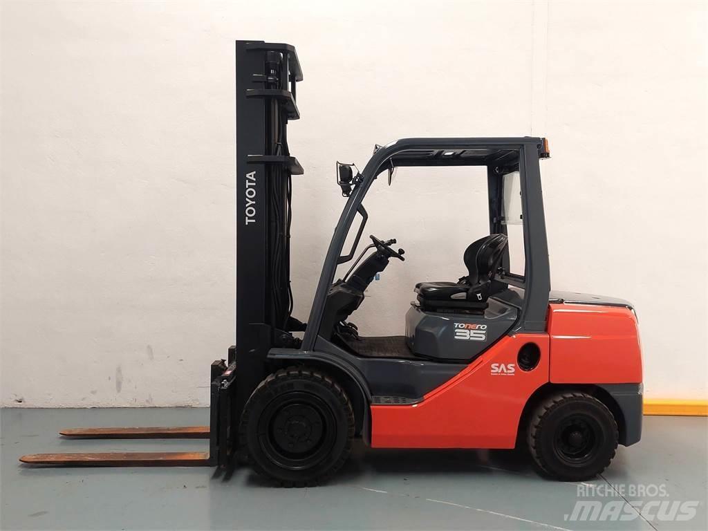 Toyota 52 8FDJF35 Dizel forkliftler
