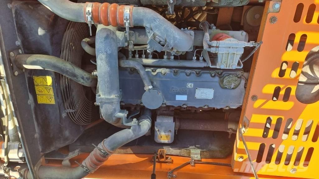 Doosan DX 225 Paletli ekskavatörler
