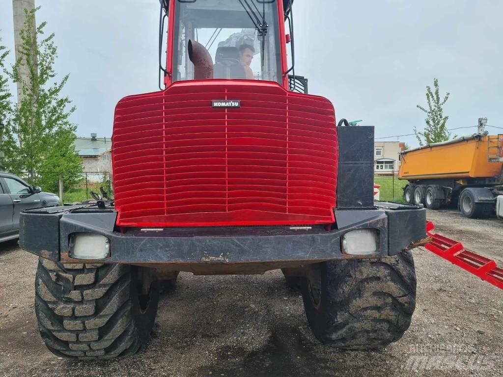 Komatsu 895 Tomruk yükleyici traktörler