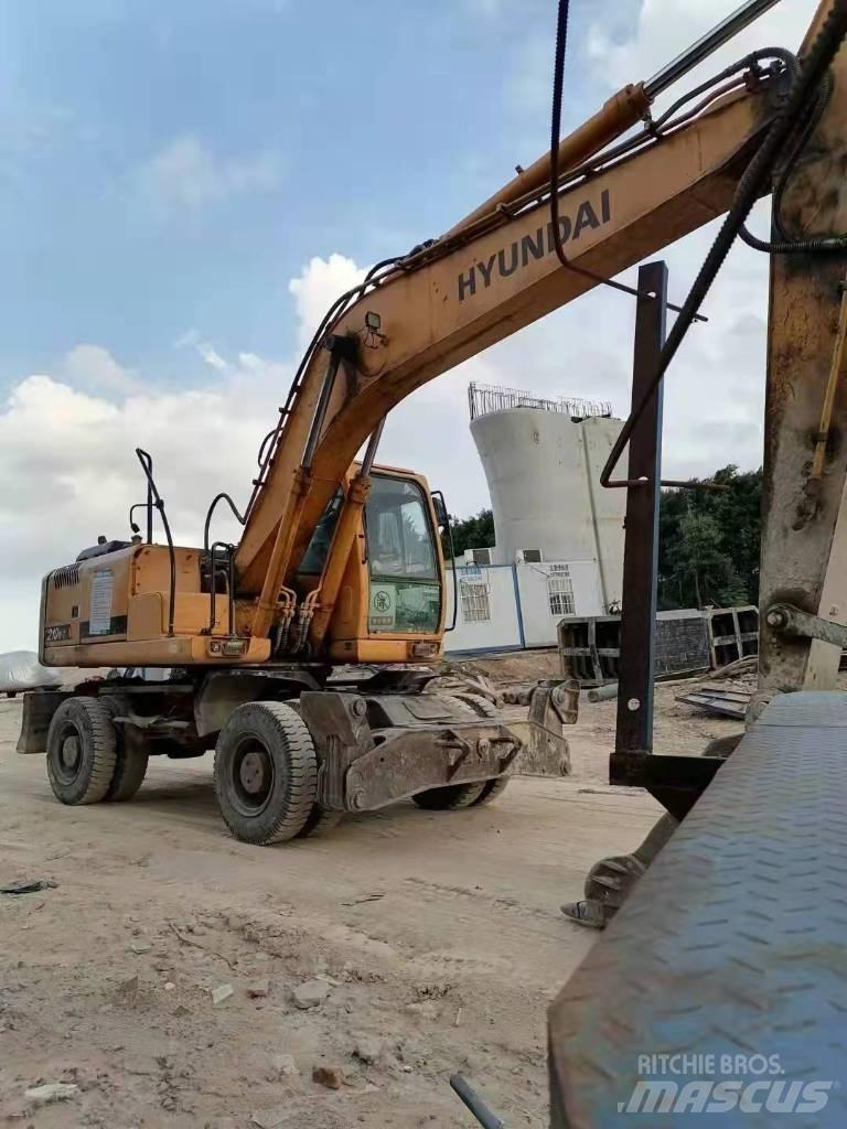 Hyundai 210W Lastik tekerli ekskavatörler