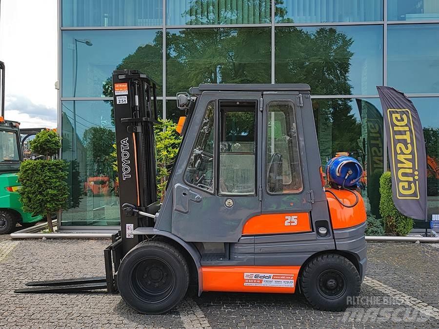 Toyota 6FG25 LPG'li forkliftler