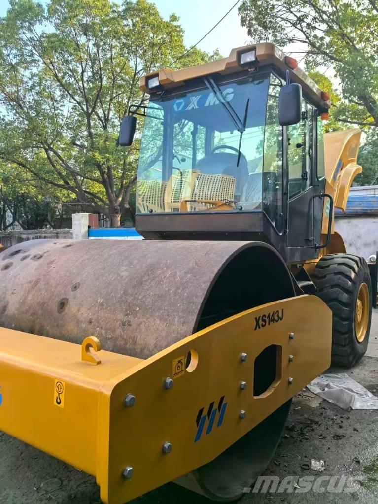 XCMG XS 142 J Tek tamburlu silindirler