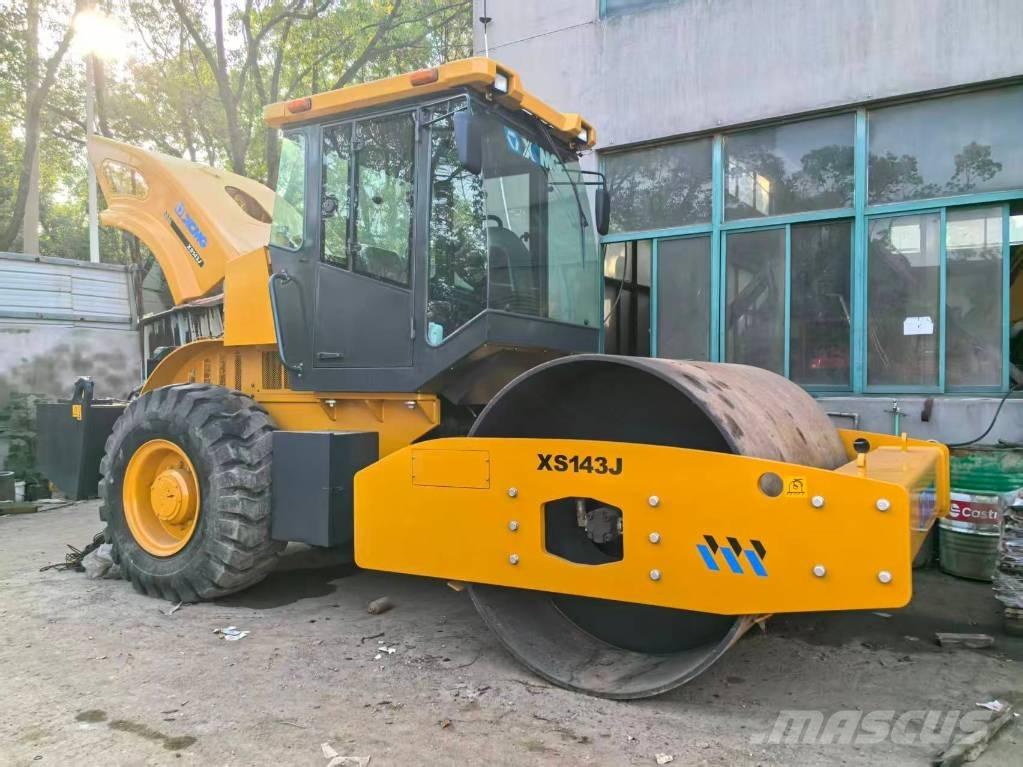 XCMG XS 142 J Tek tamburlu silindirler