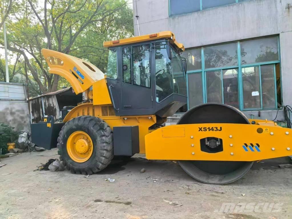 XCMG XS 142 J Tek tamburlu silindirler