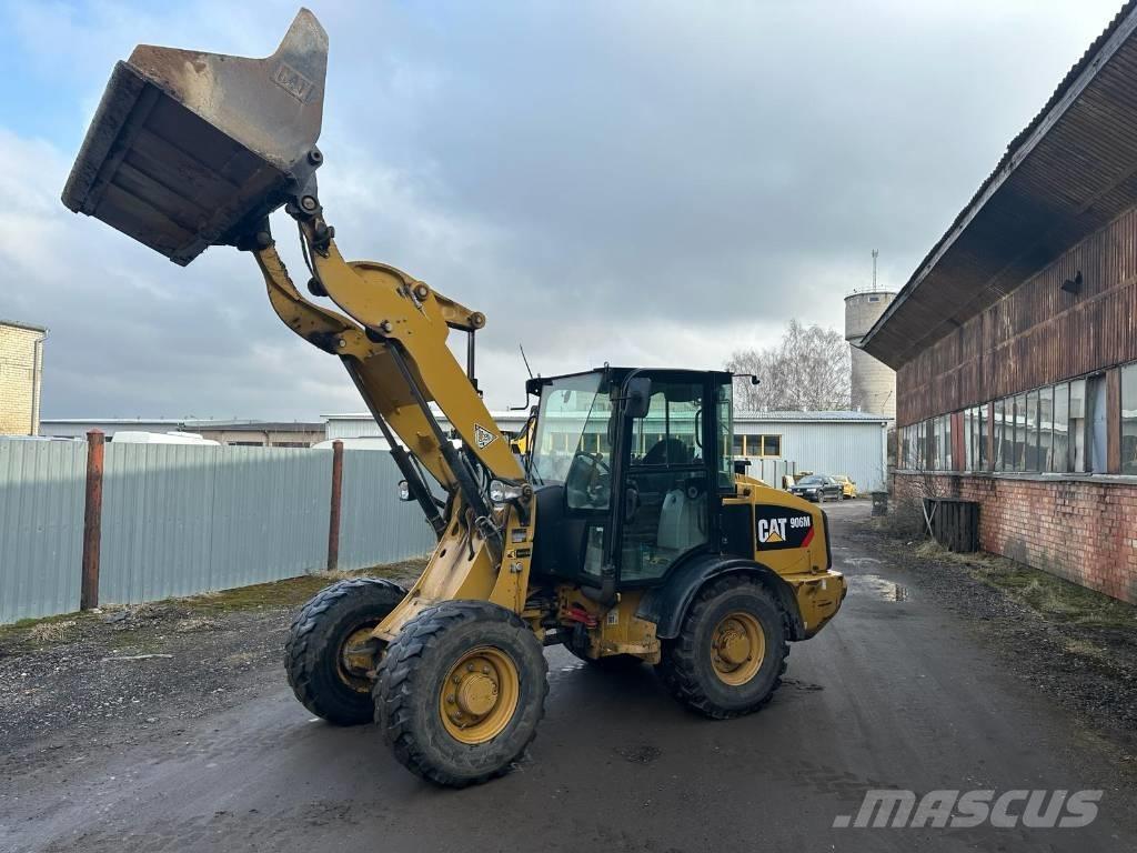 CAT 906 Tekerlekli yükleyiciler