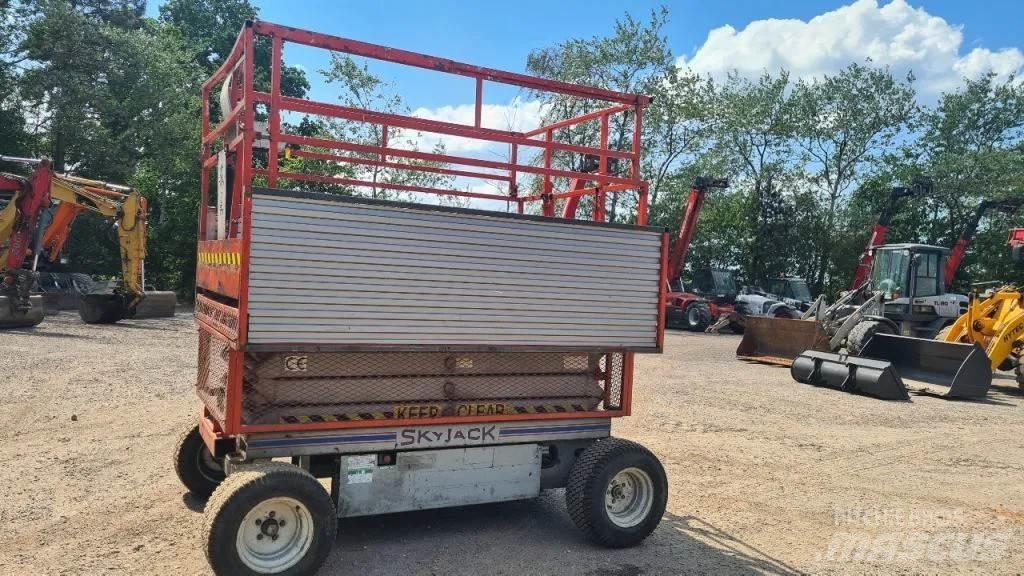 SkyJack 6832 Makasli platformlar