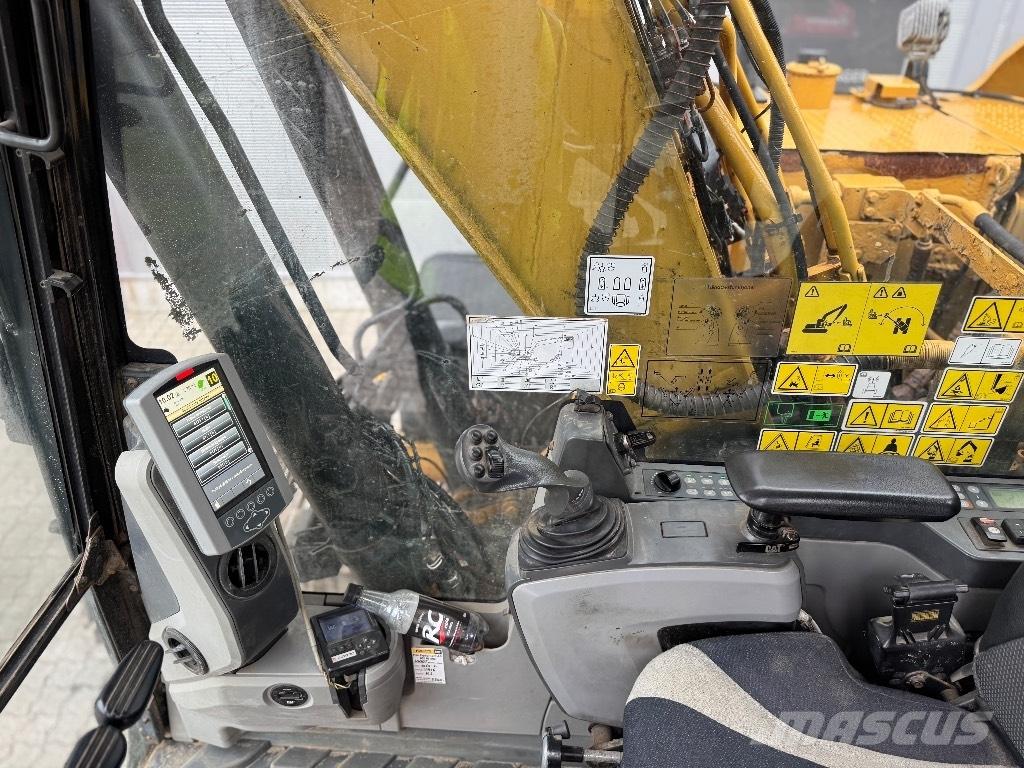 CAT 318 E L Paletli ekskavatörler